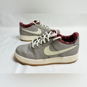 Nike Air Force 1 '07 LV8 Sneaker Youth Light Taupe Gray  Size 6 Womens 7.5